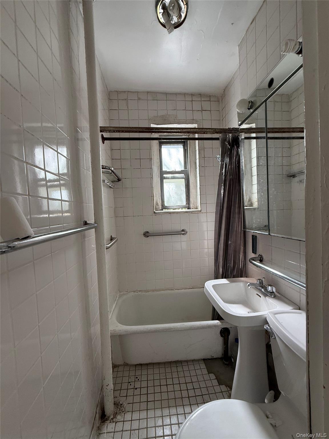 2167 33rd Street 3h Property Photo 3