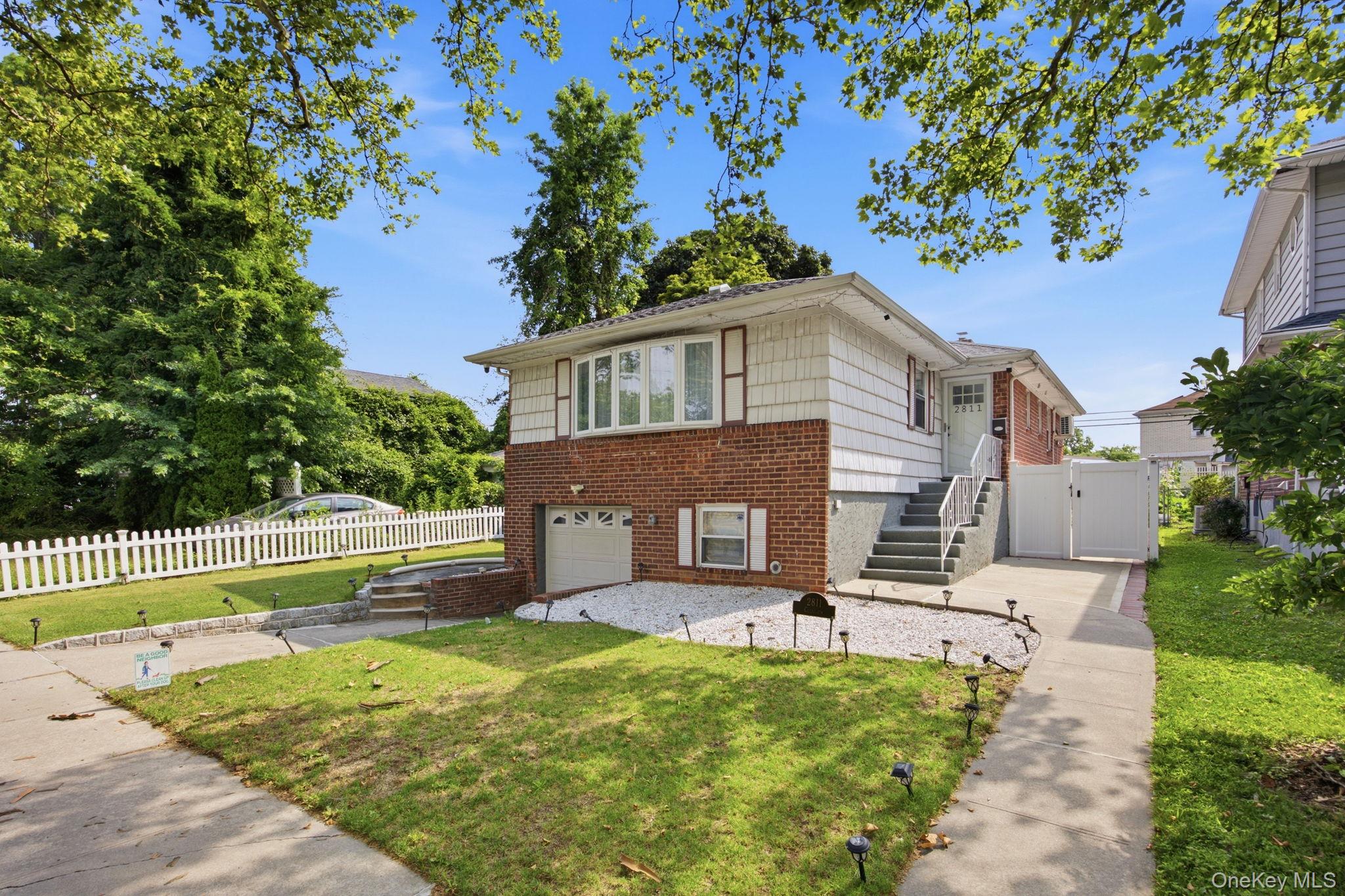 2811 Clearview Expressway Property Photo 1
