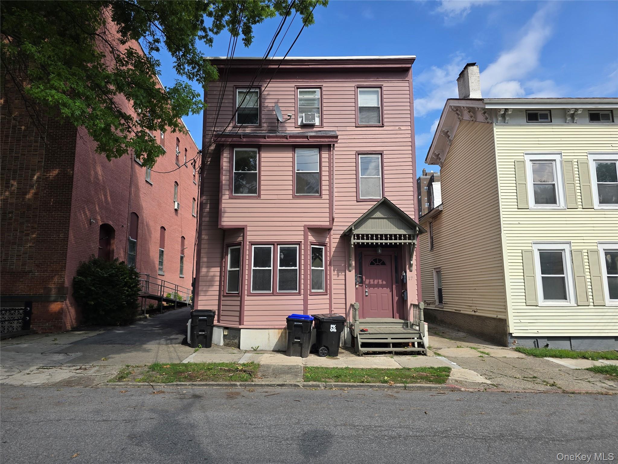 17 N Clover Street Property Photo 1