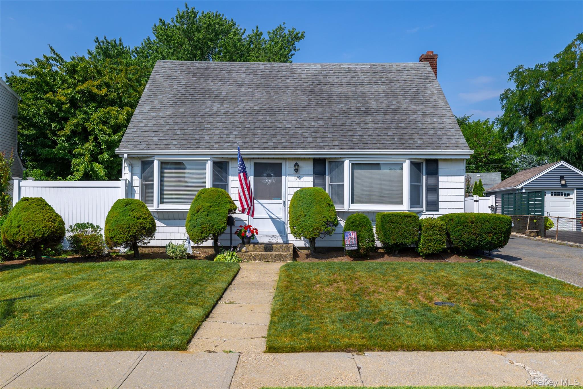 190 Cottage Boulevard Property Photo 1