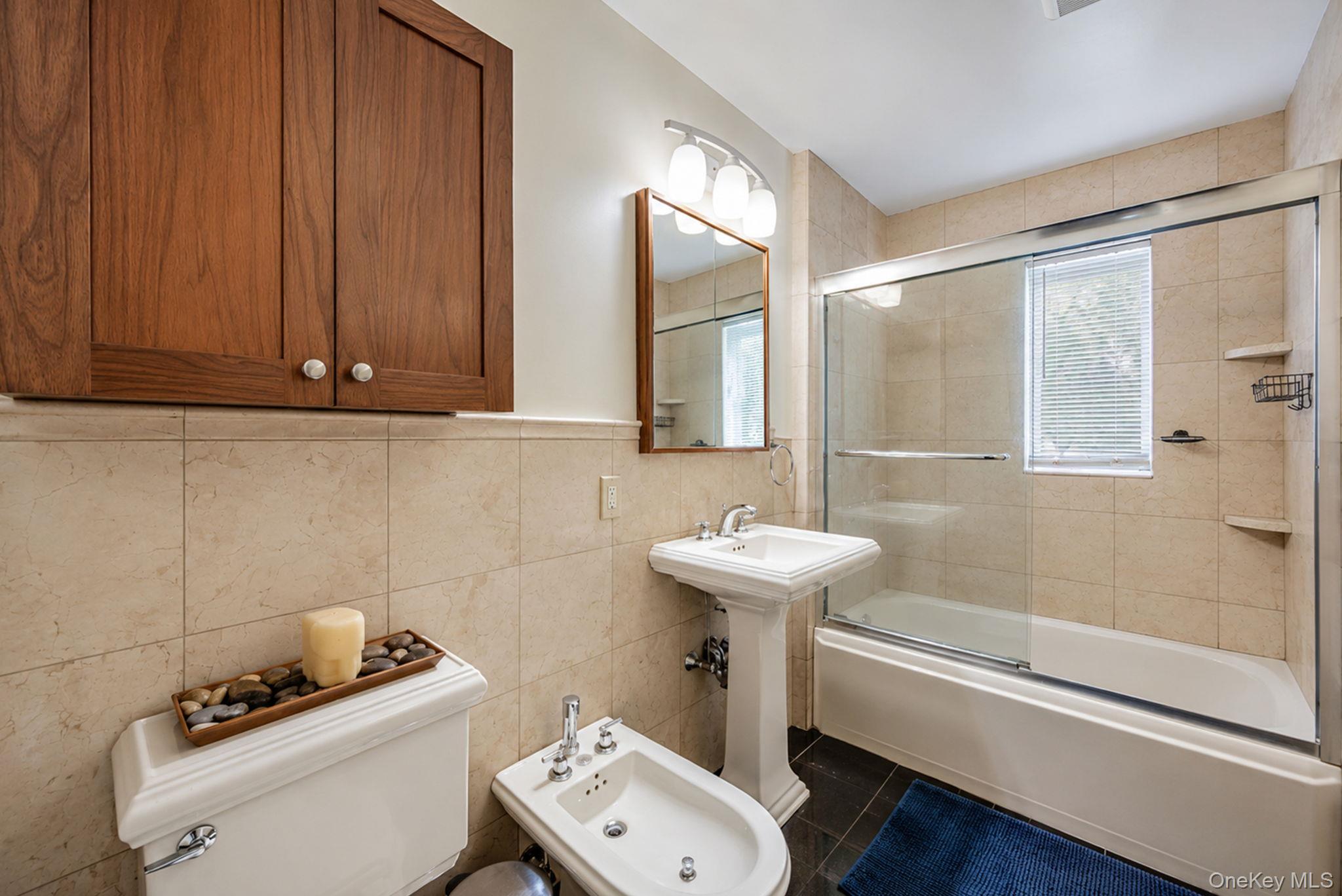 18240 Avon Road Property Photo 11