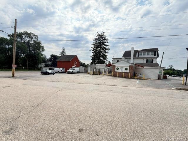 2147 Albany Post Road Property Photo 3