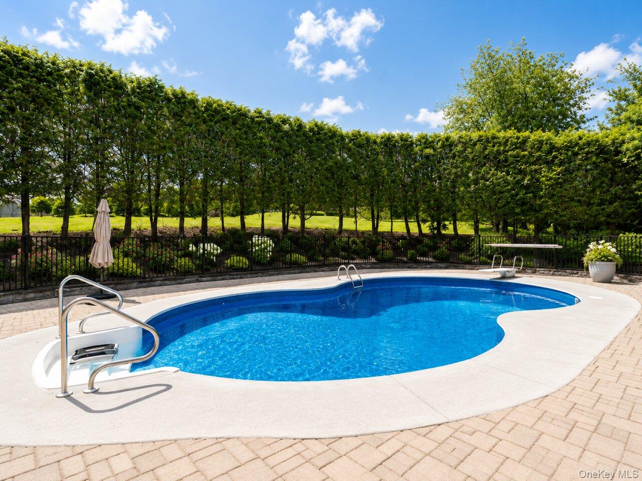 4 Shana Lane Property Photo 6