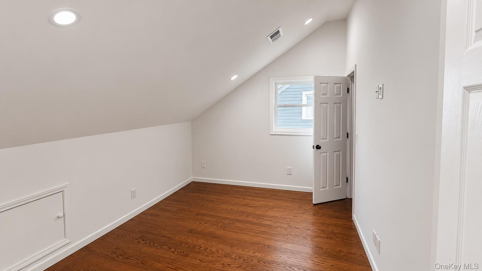 51 E Hollywood Avenue Property Photo 9