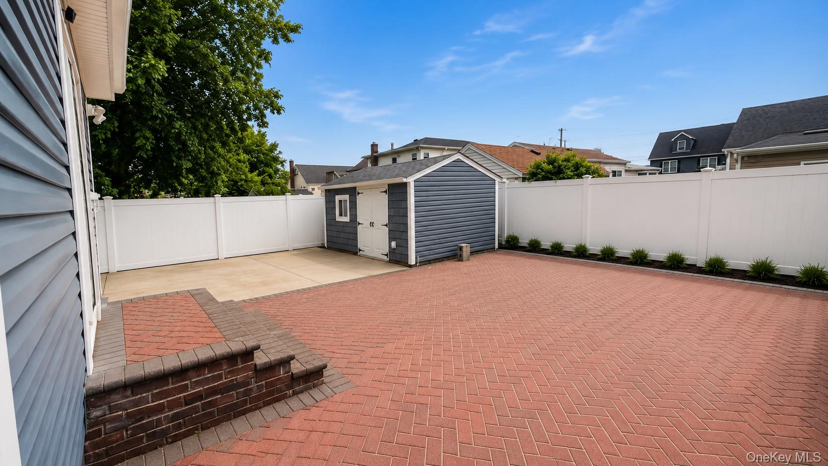 51 E Hollywood Avenue Property Photo 16