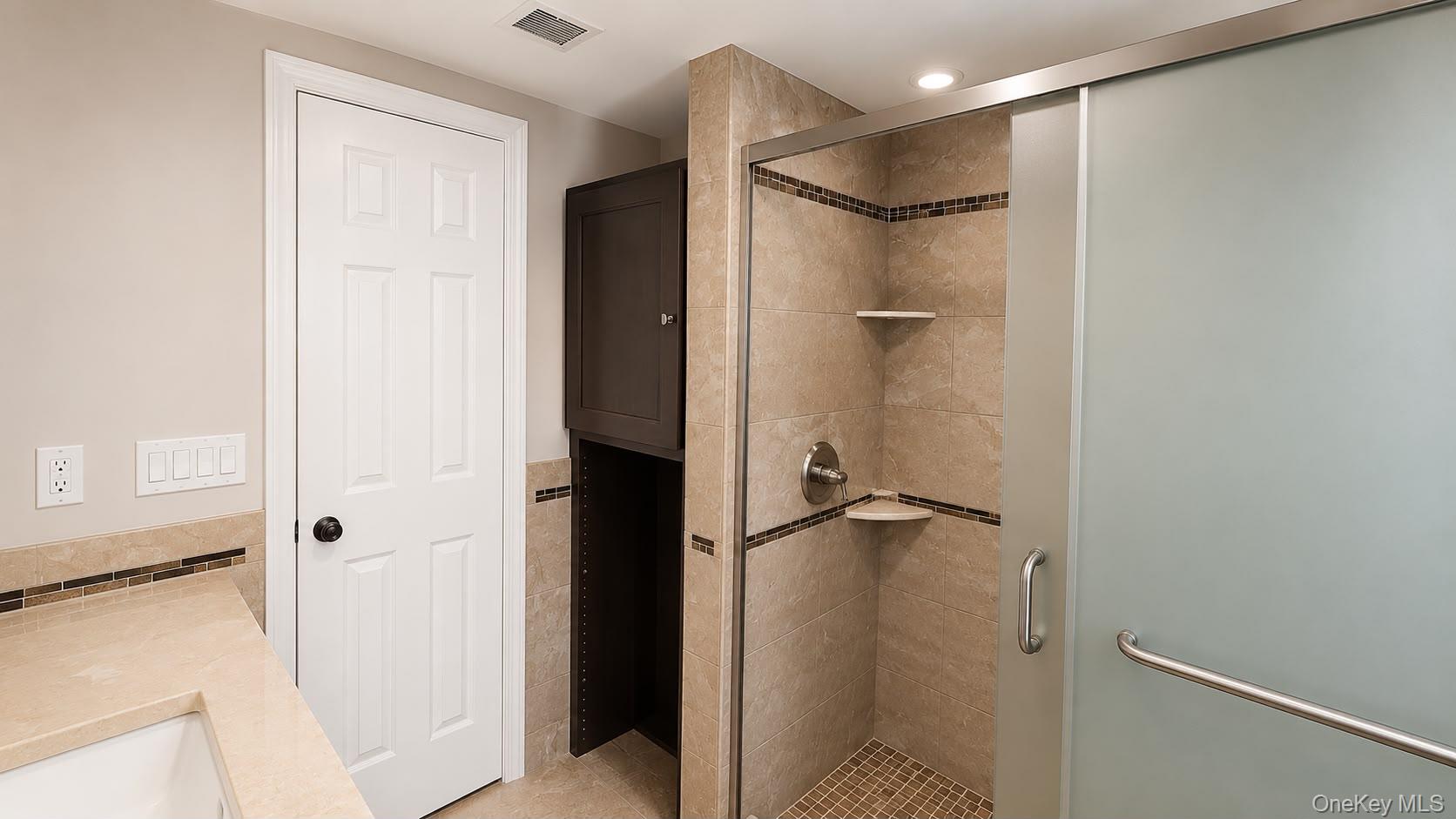 51 E Hollywood Avenue Property Photo 19