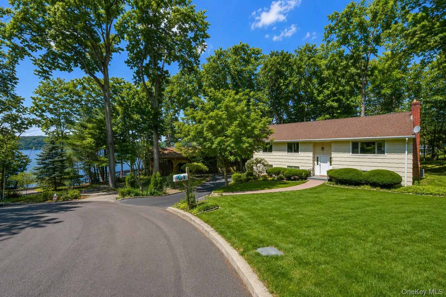 6 Scarborough Circle Property Photo 2
