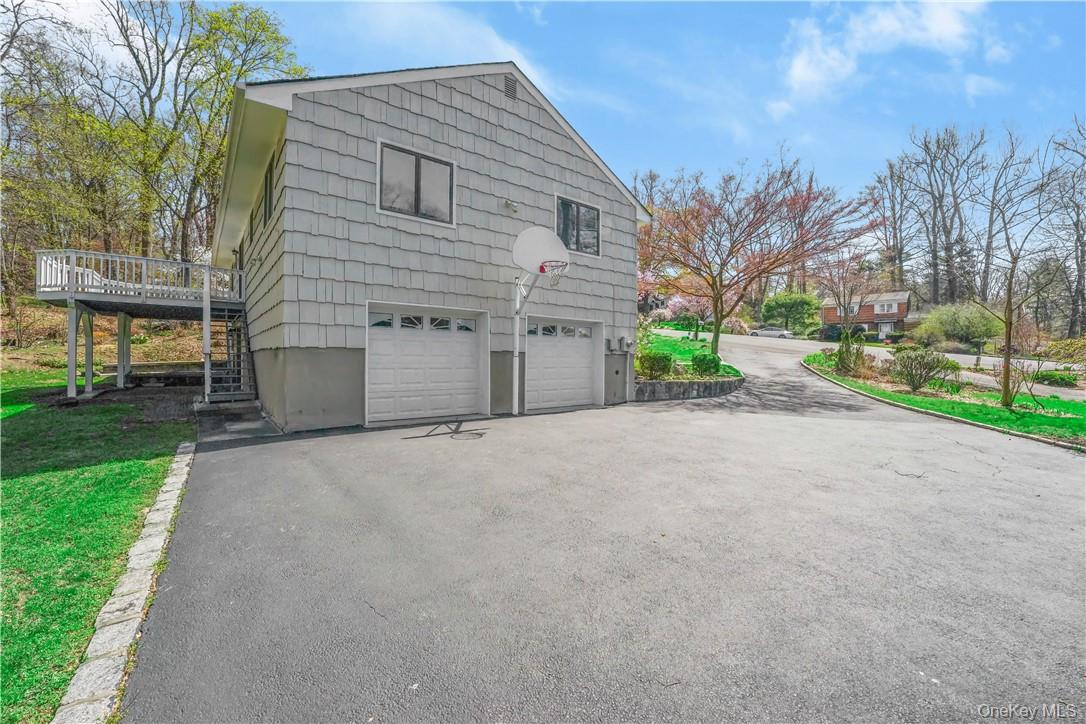 6 Scarborough Circle Property Photo 3