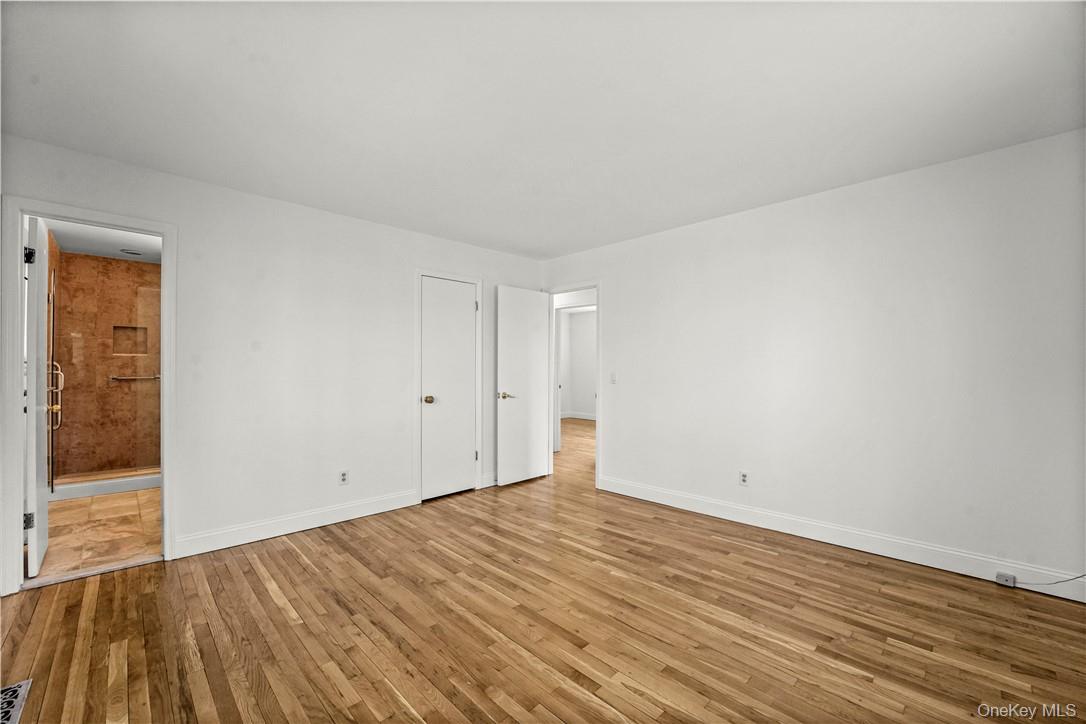 6 Scarborough Circle Property Photo 12