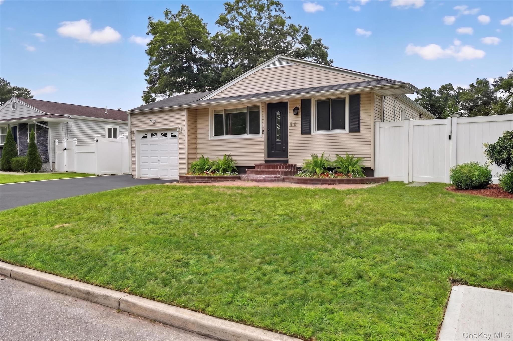 50 Lantern Street Property Photo 2