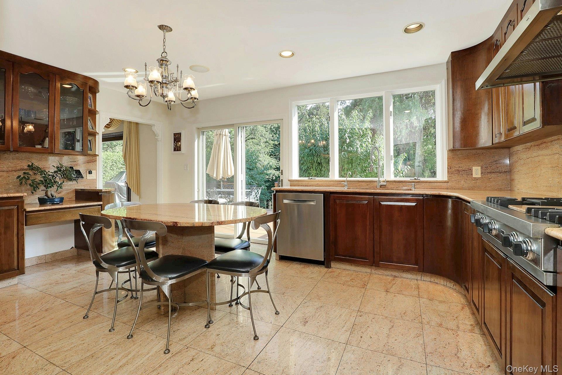 650 Bryant Avenue Property Photo 8
