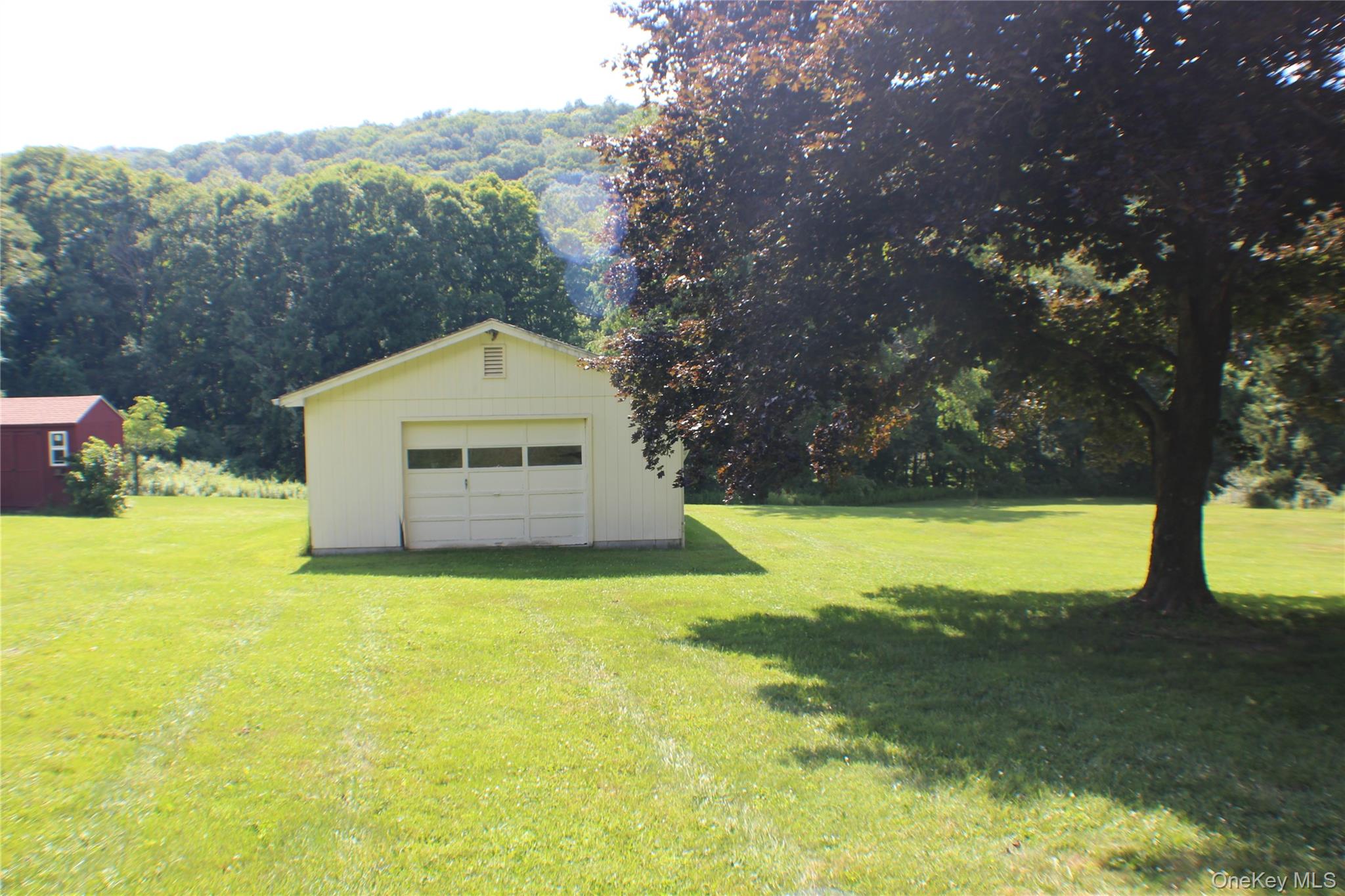 357 W Dover Road Property Photo 4