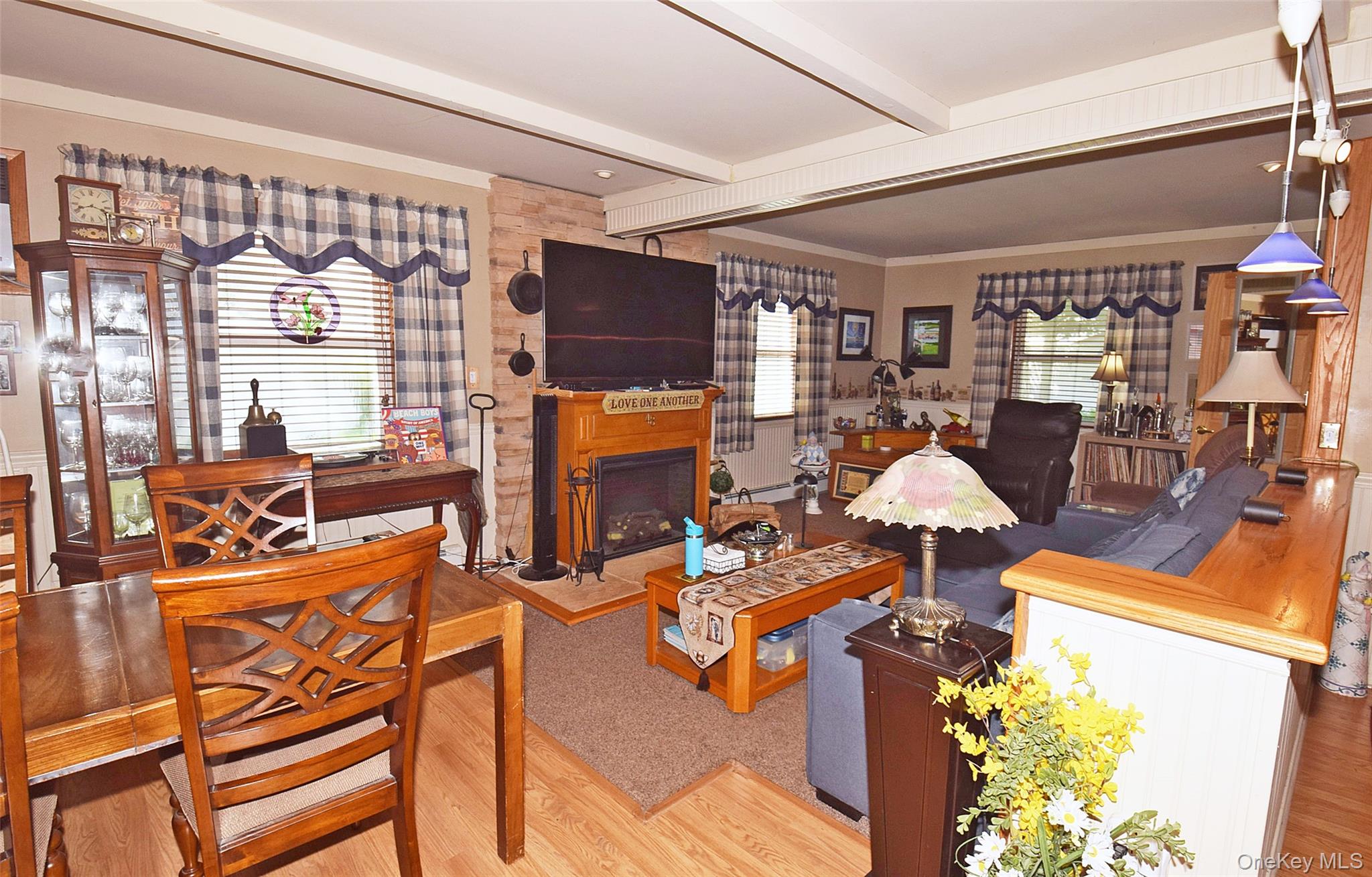 48 Barnyard Lane Property Photo 2