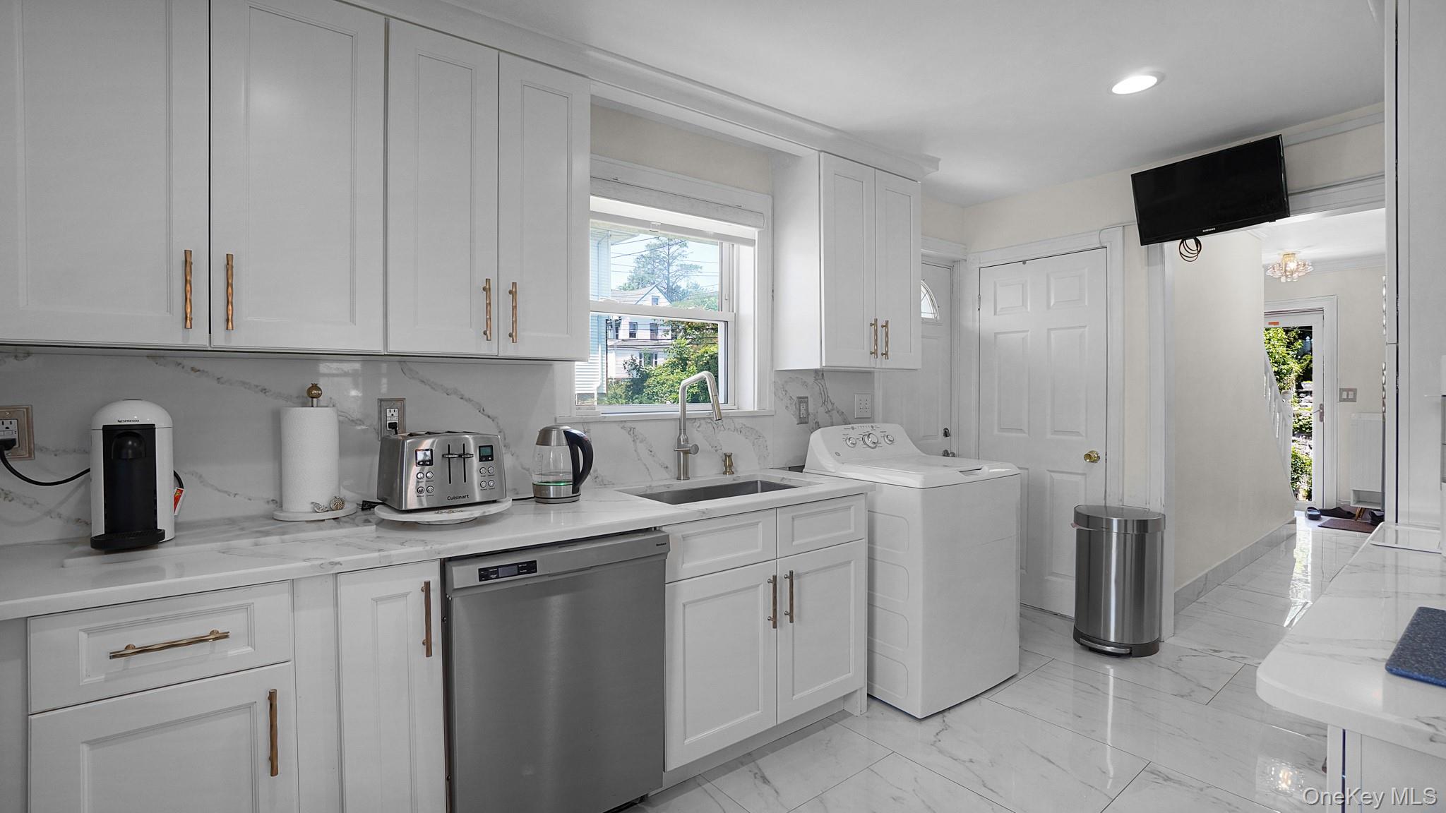 18 Edgewood Avenue Property Photo 10