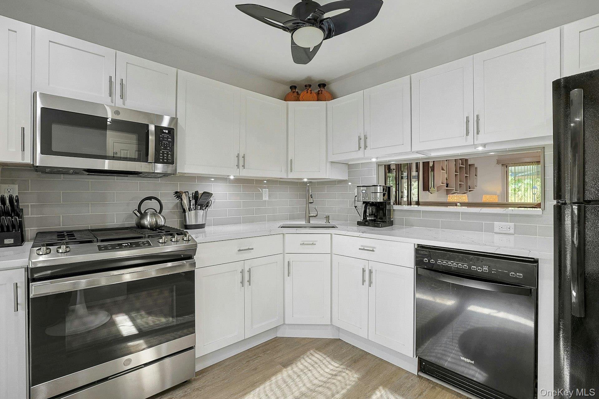 3902 Hickory Court Property Photo 3