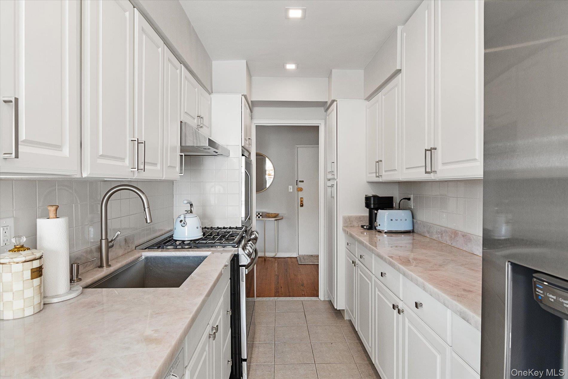 60 Hempstead Avenue 2c Property Photo 4
