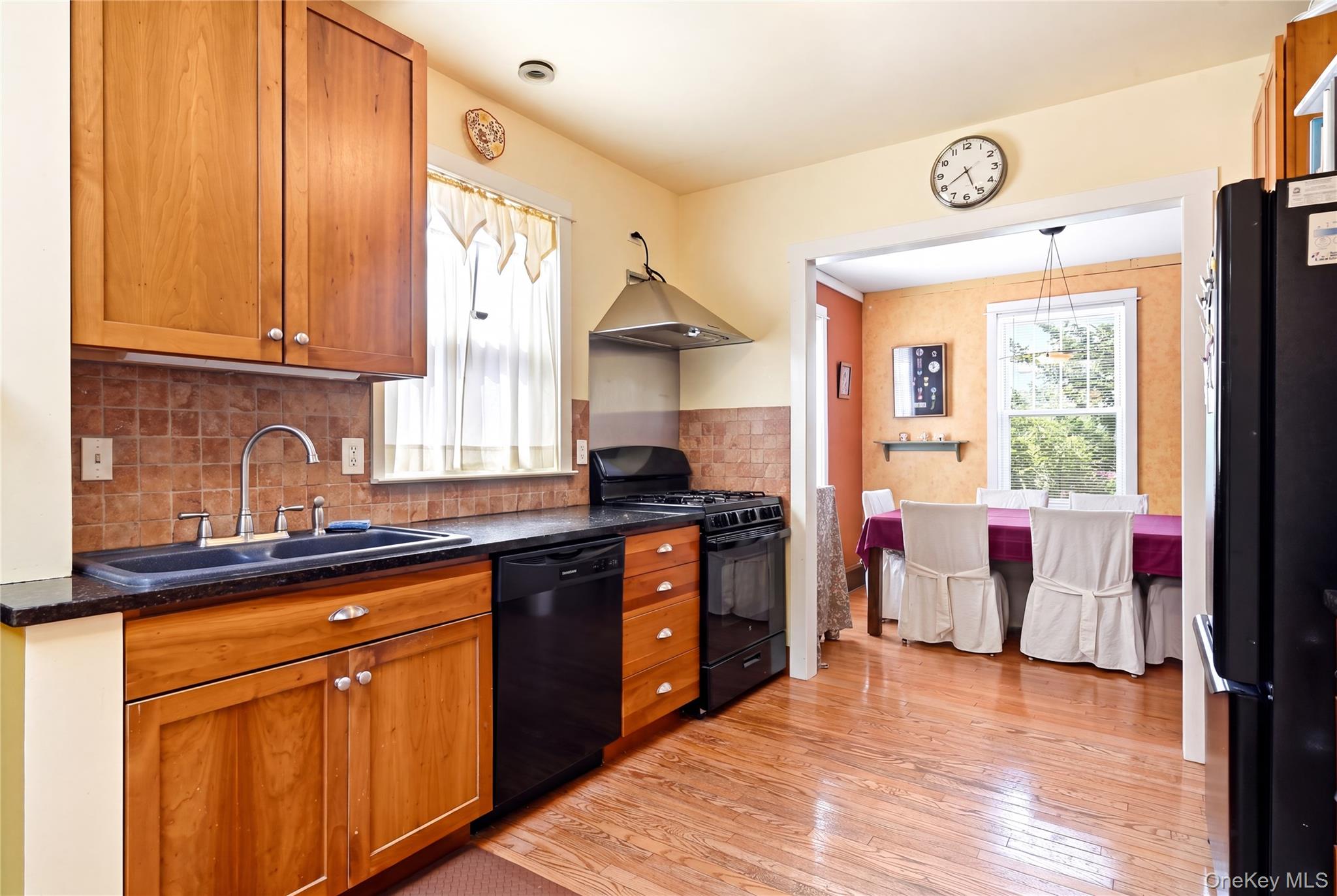 100 Elm Street Property Photo 12