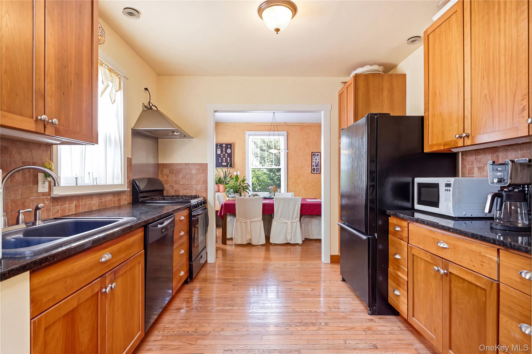 100 Elm Street Property Photo 13