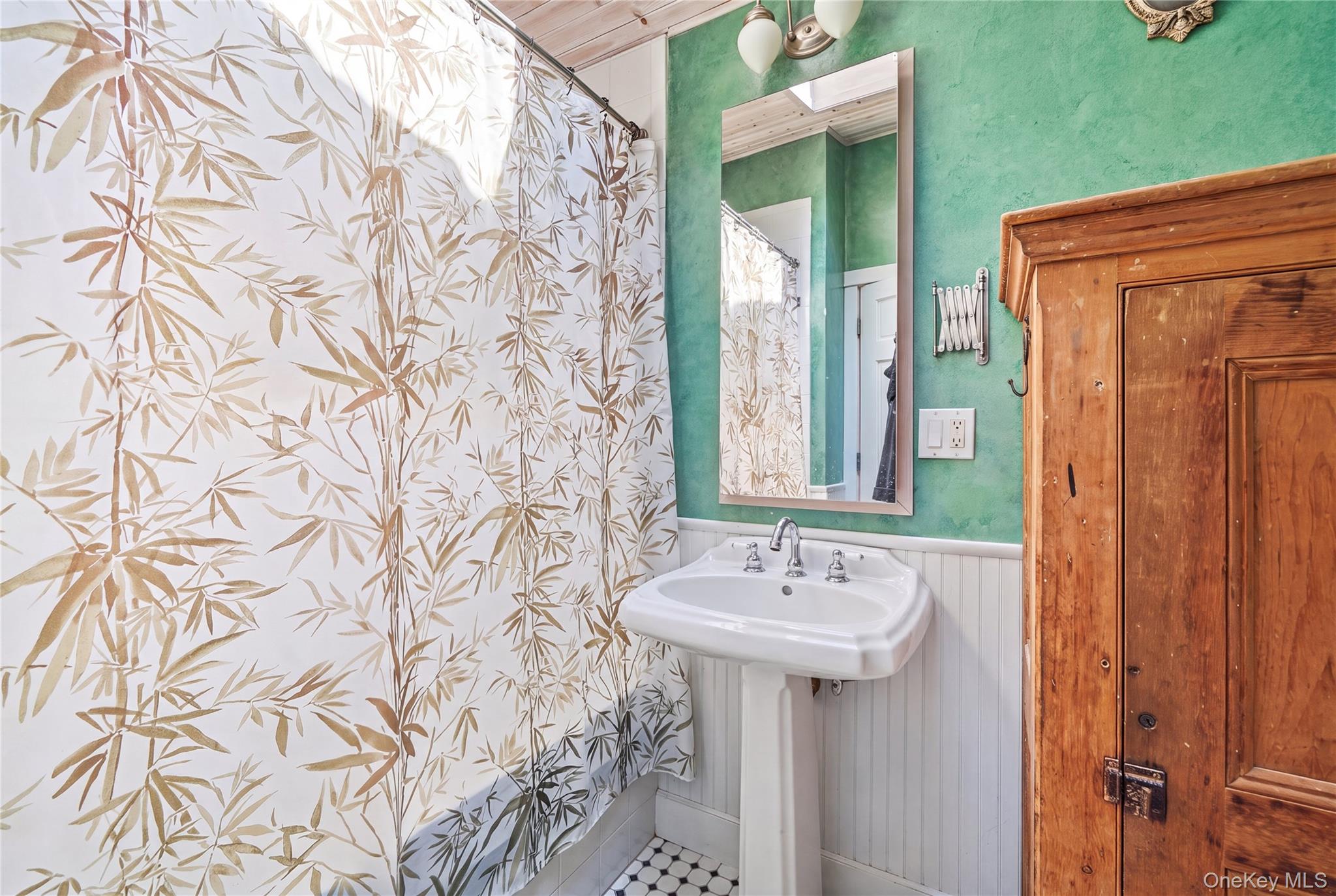100 Elm Street Property Photo 16