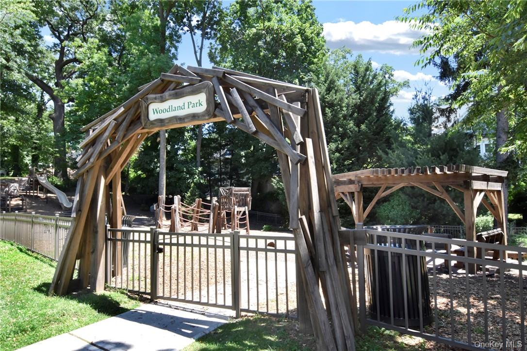 245 Wolfs Lane 3c Property Photo 18