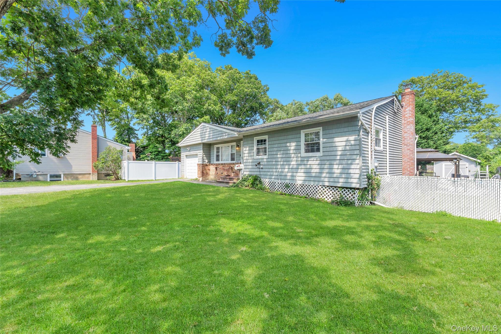 437 Commack Road Property Photo 2