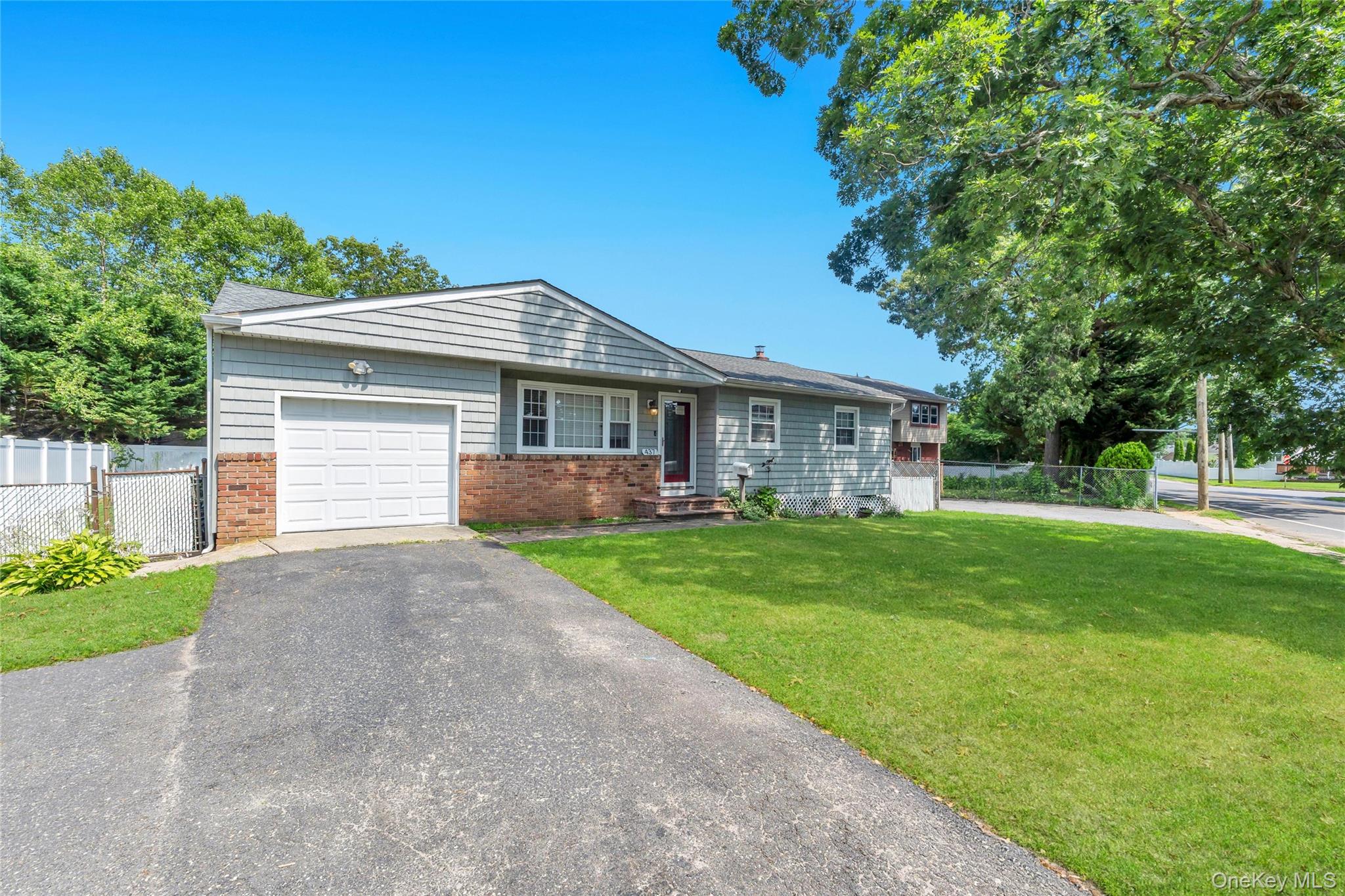 437 Commack Road Property Photo 3