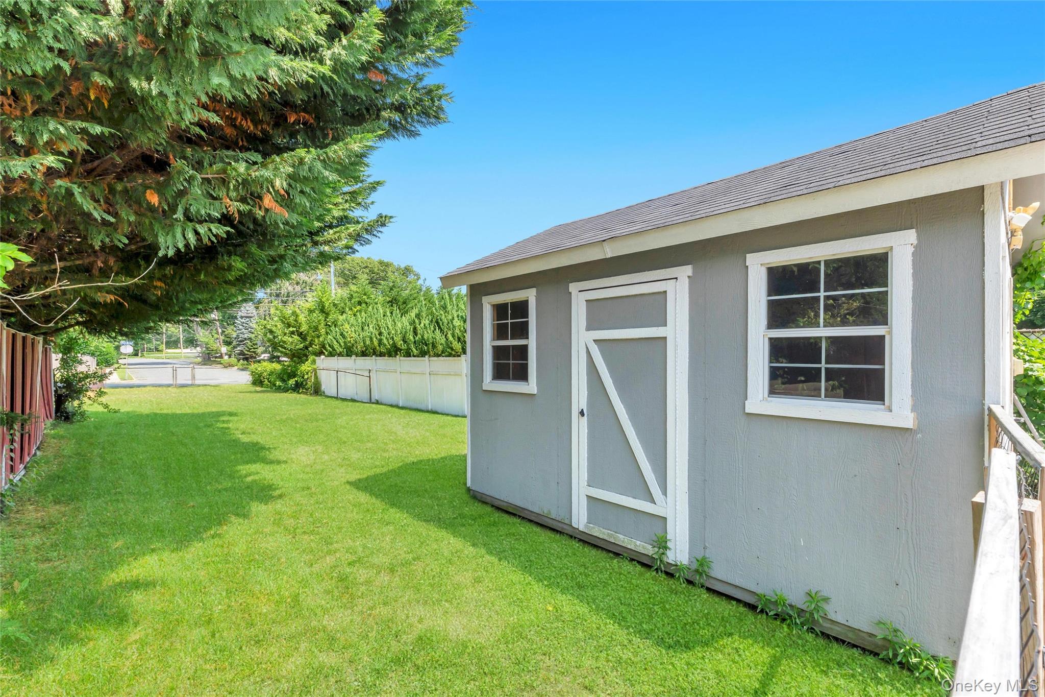 437 Commack Road Property Photo 4