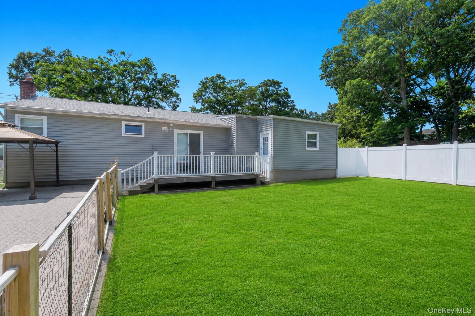 437 Commack Road Property Photo 6