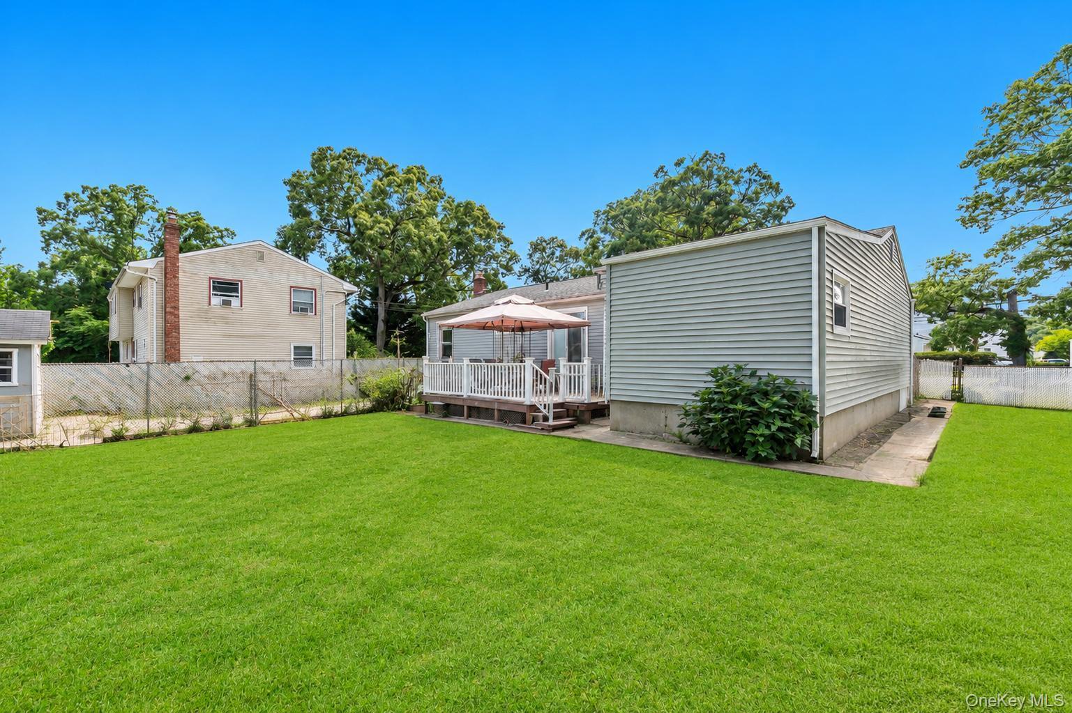 437 Commack Road Property Photo 8
