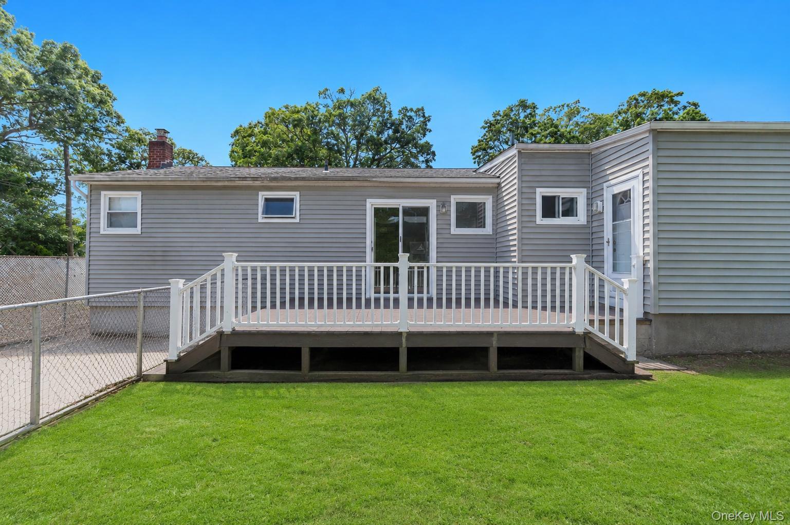 437 Commack Road Property Photo 12