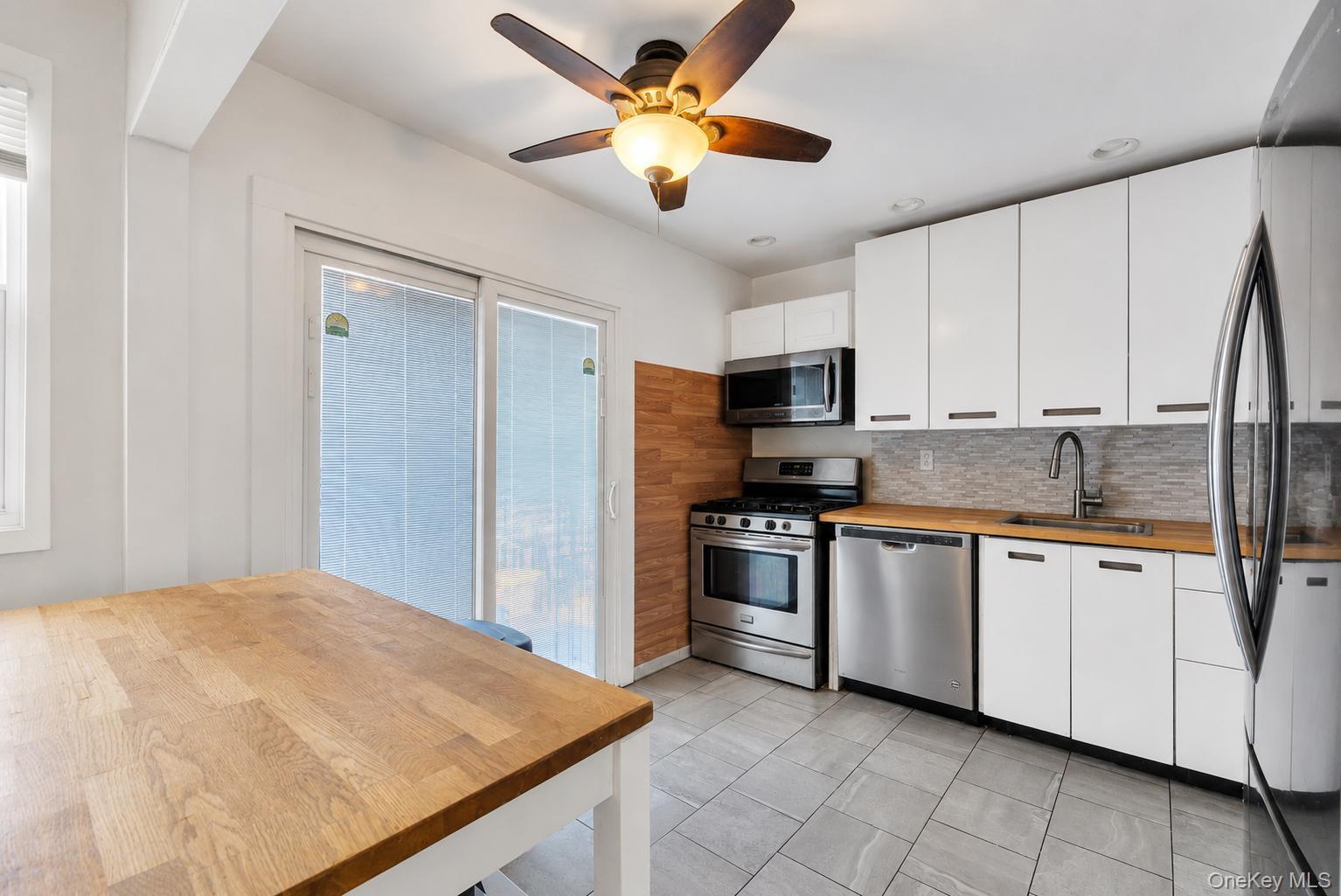 437 Commack Road Property Photo 17