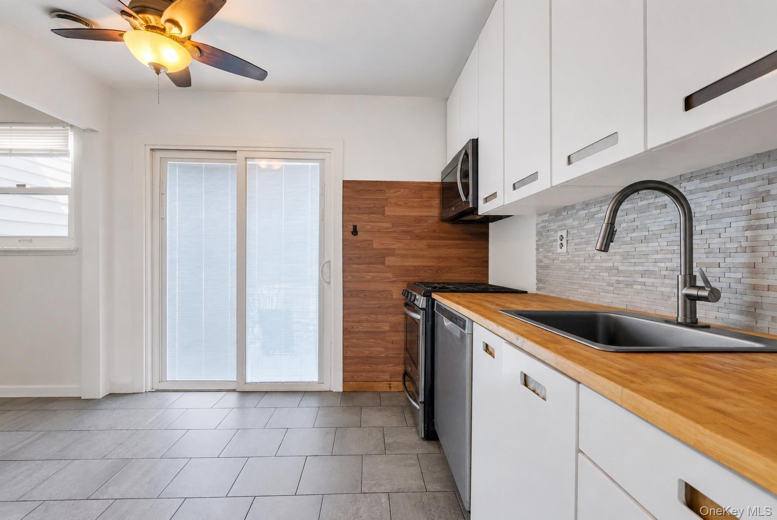 437 Commack Road Property Photo 18