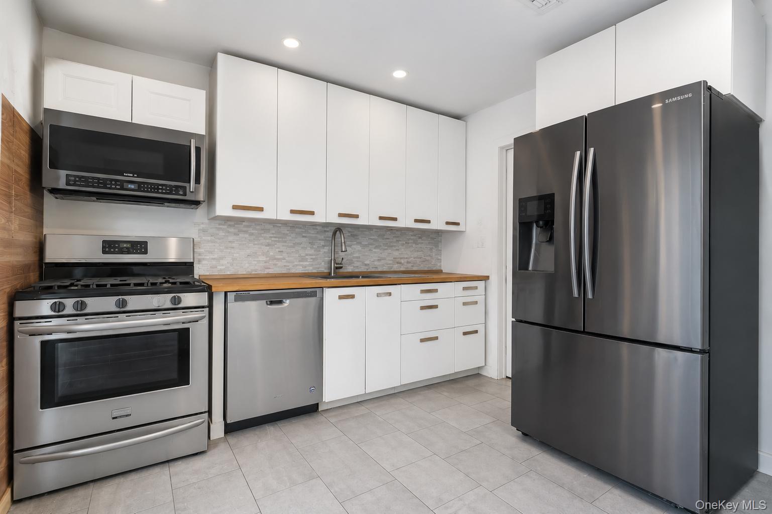 437 Commack Road Property Photo 19