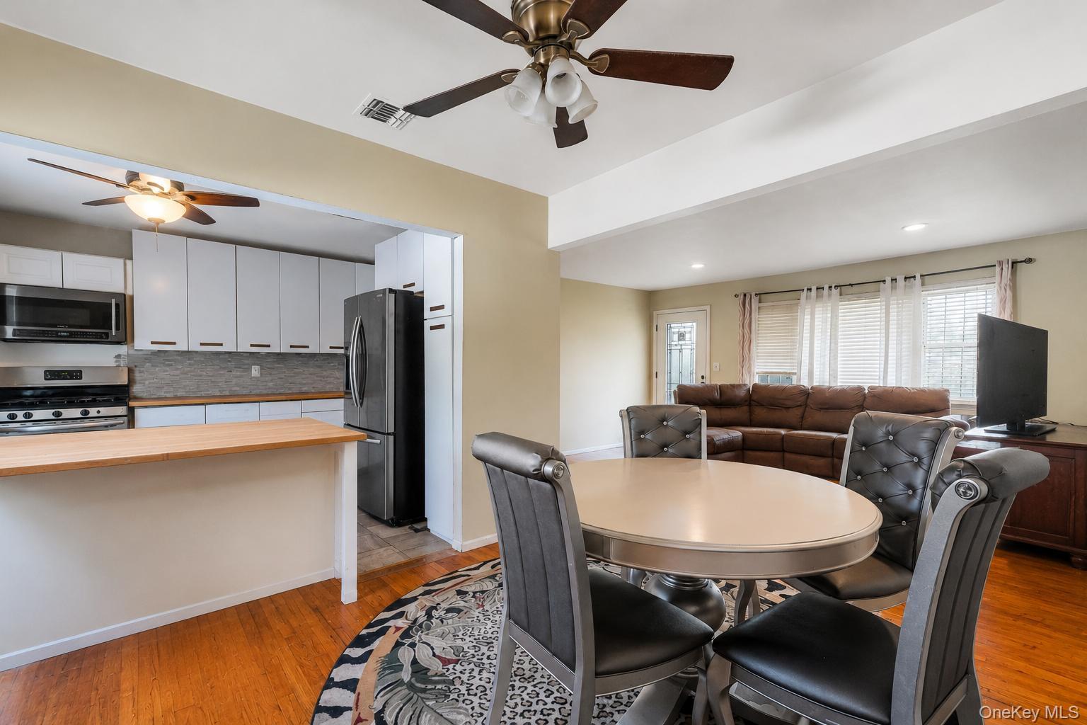 437 Commack Road Property Photo 22