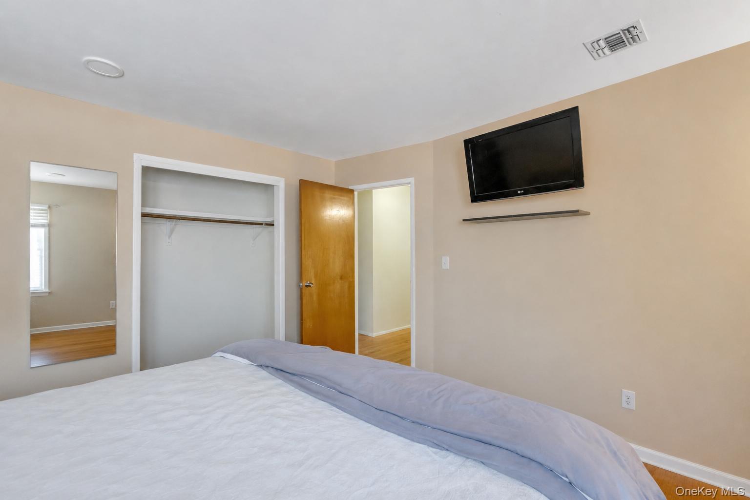 437 Commack Road Property Photo 24
