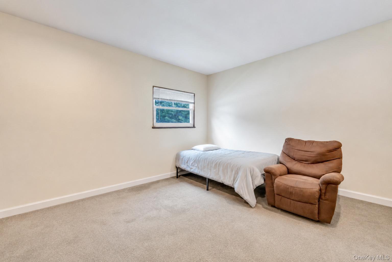437 Commack Road Property Photo 29