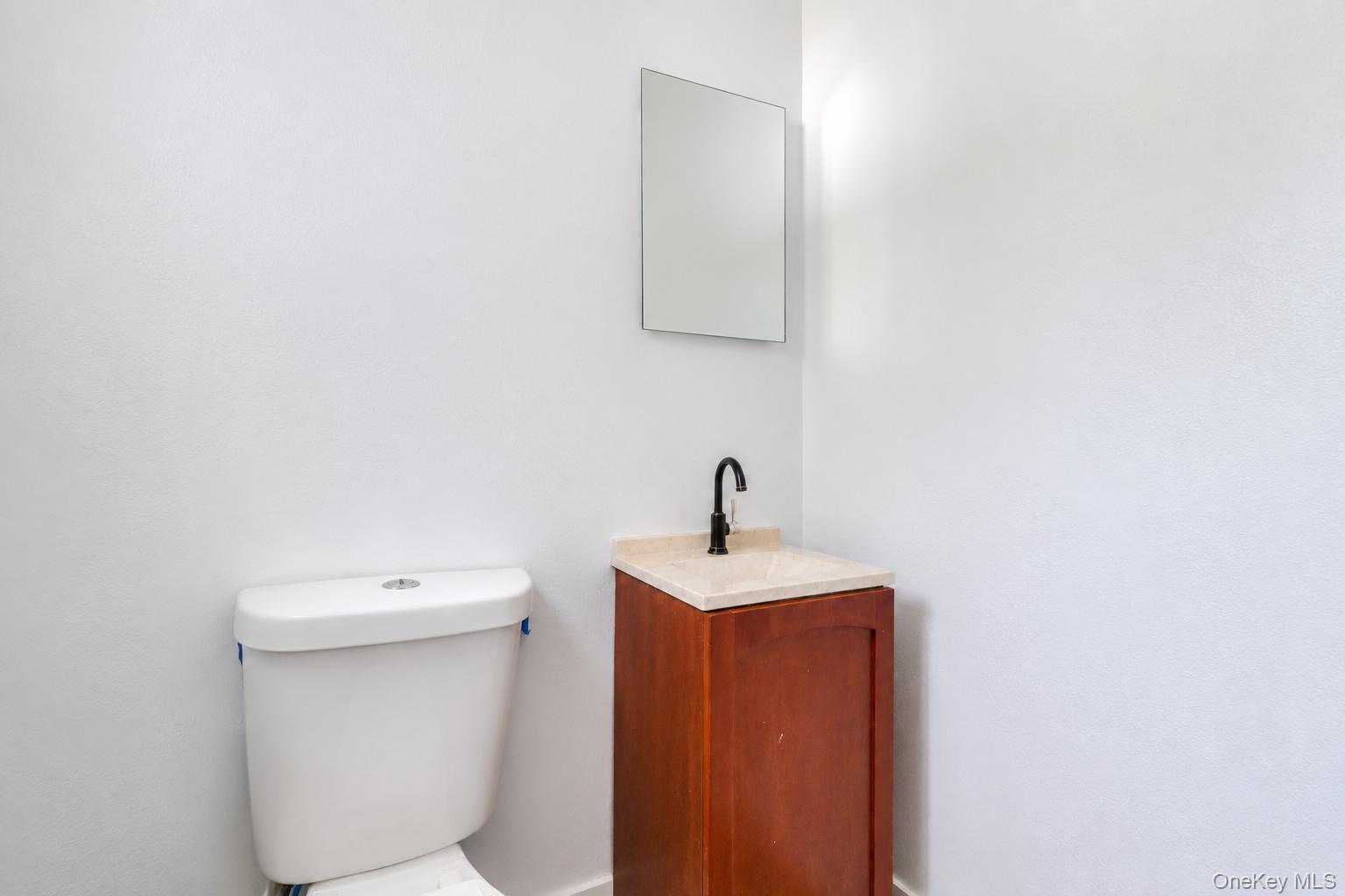 437 Commack Road Property Photo 31