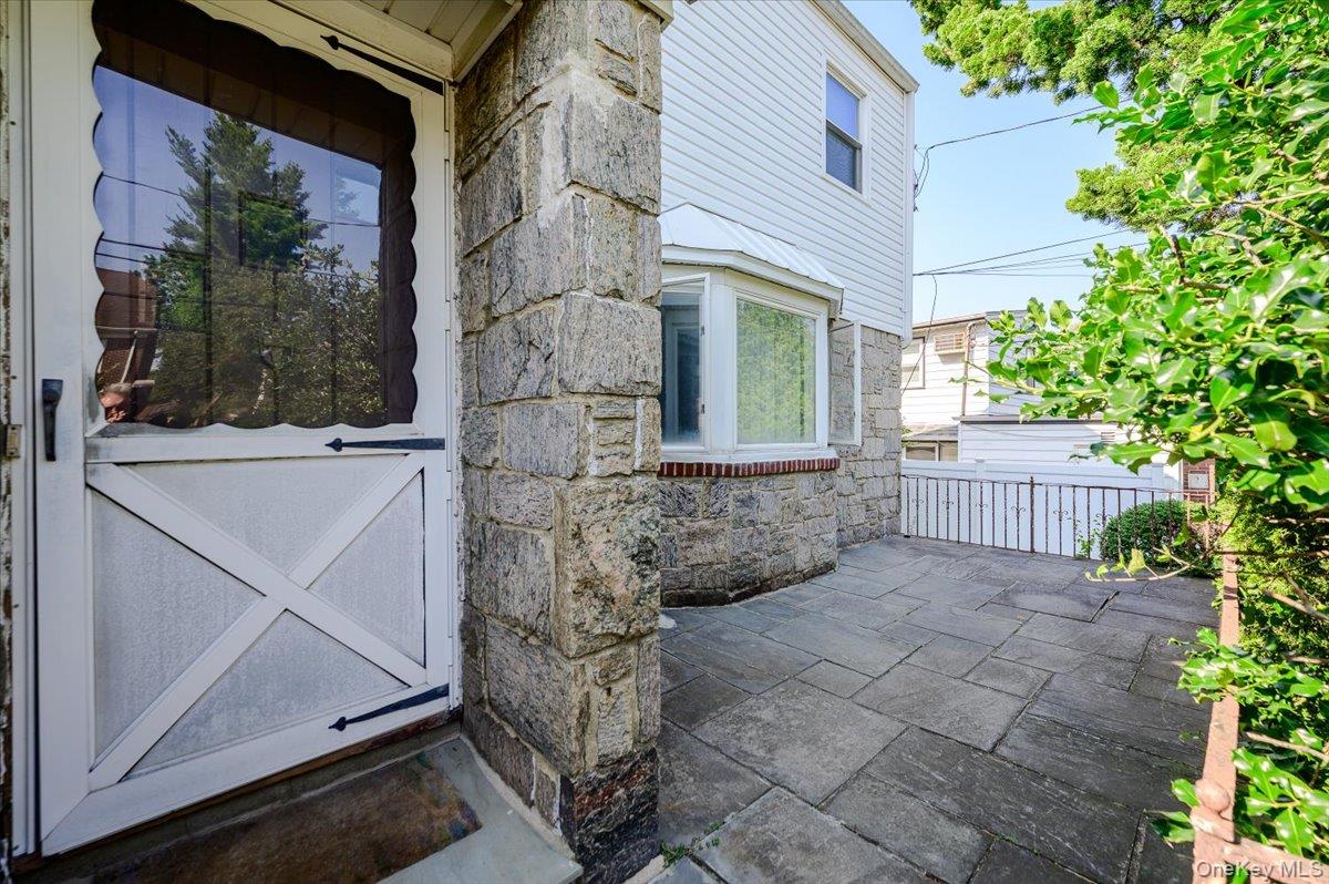 1080 Roselle Place Property Photo 2
