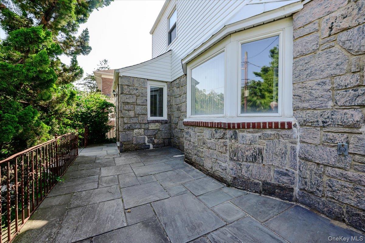 1080 Roselle Place Property Photo 3