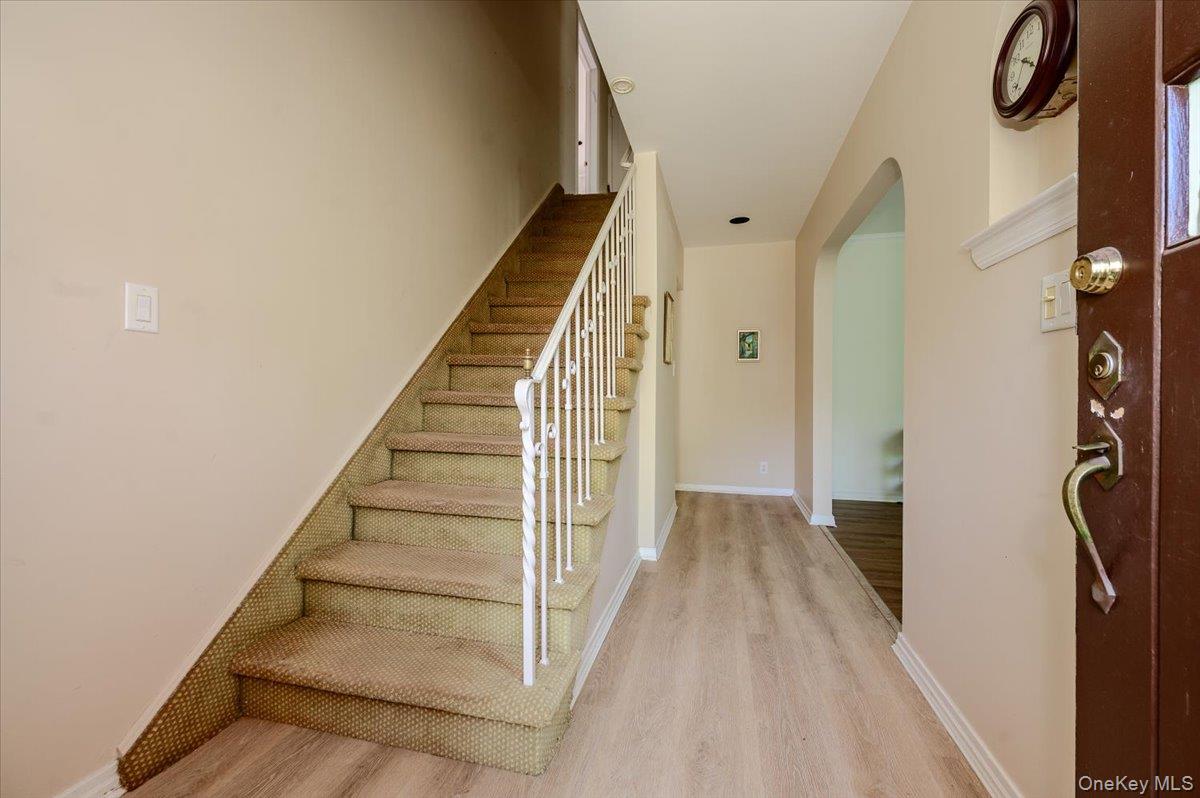 1080 Roselle Place Property Photo 4