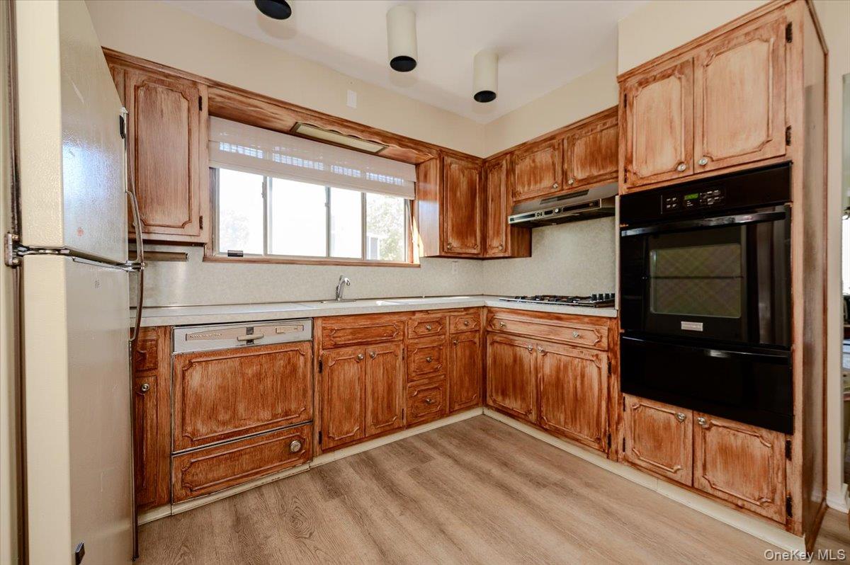 1080 Roselle Place Property Photo 9