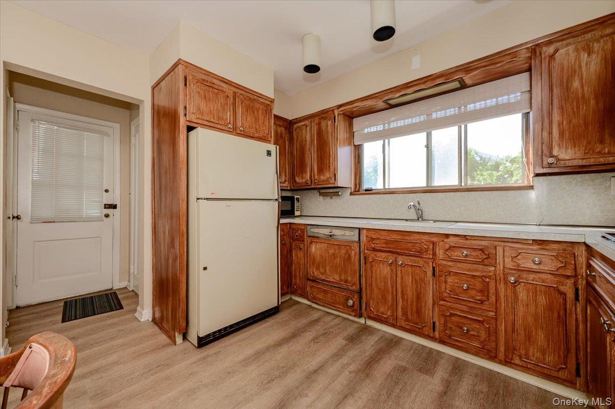 1080 Roselle Place Property Photo 10