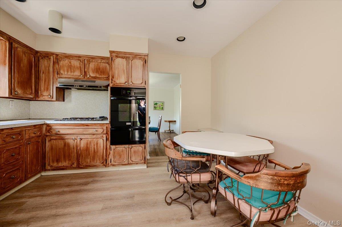 1080 Roselle Place Property Photo 11