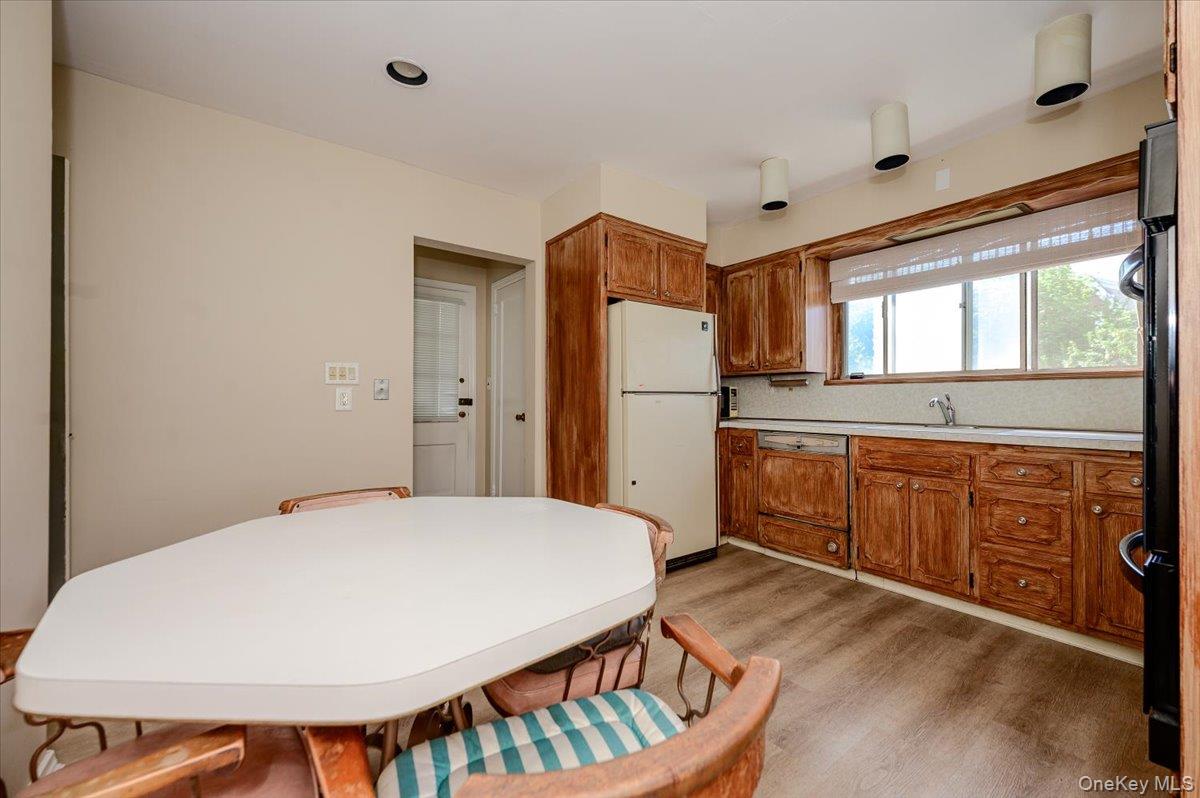 1080 Roselle Place Property Photo 12