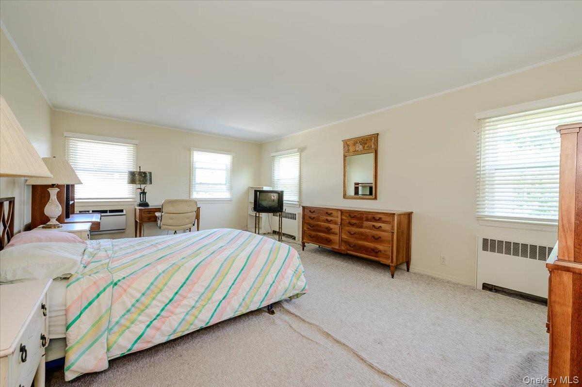 1080 Roselle Place Property Photo 14