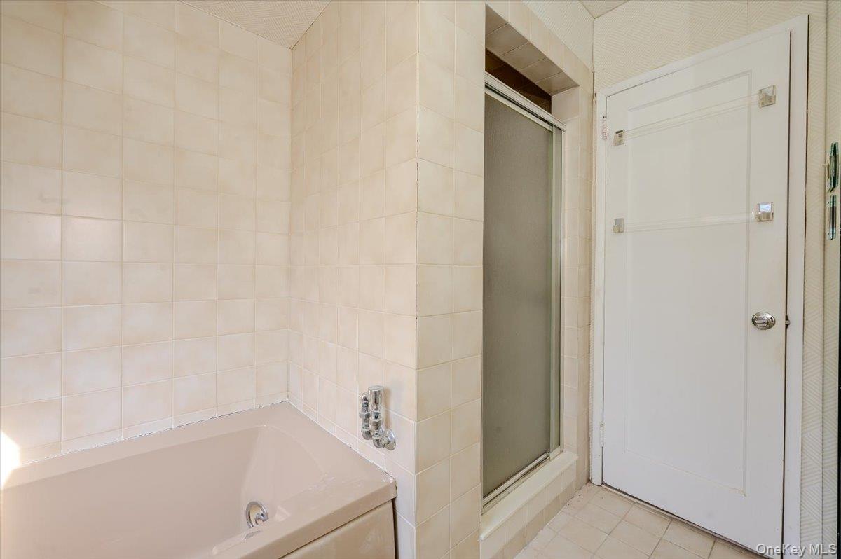 1080 Roselle Place Property Photo 18