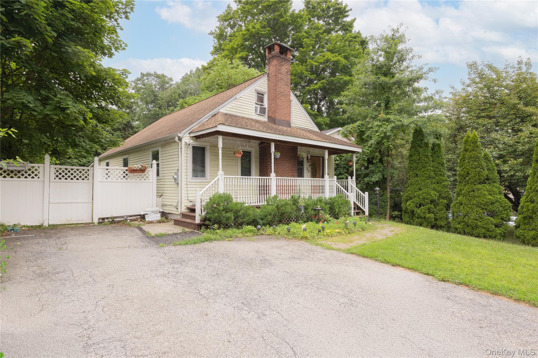 22 W Crooked Hill Road Property Photo 1