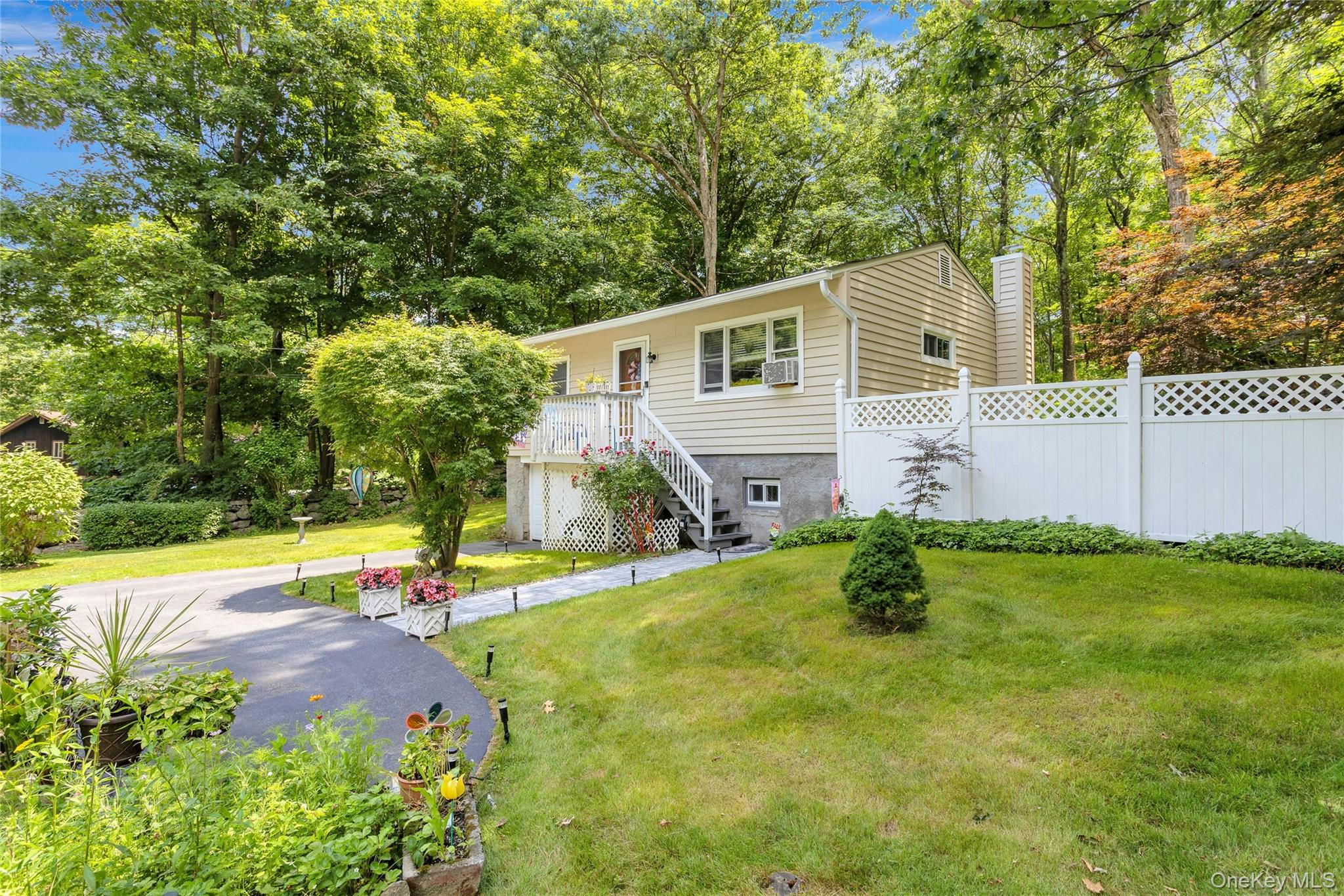 577 Wood Road Property Photo 3