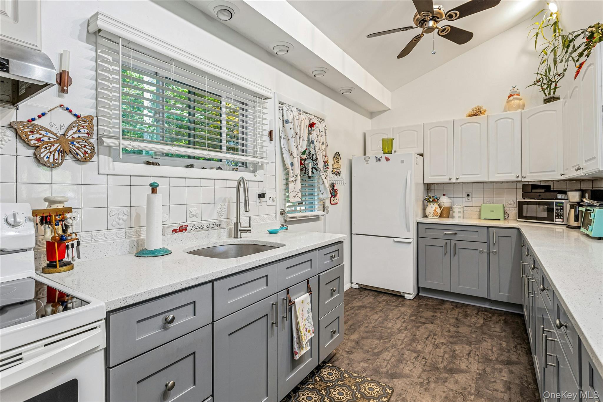 577 Wood Road Property Photo 8