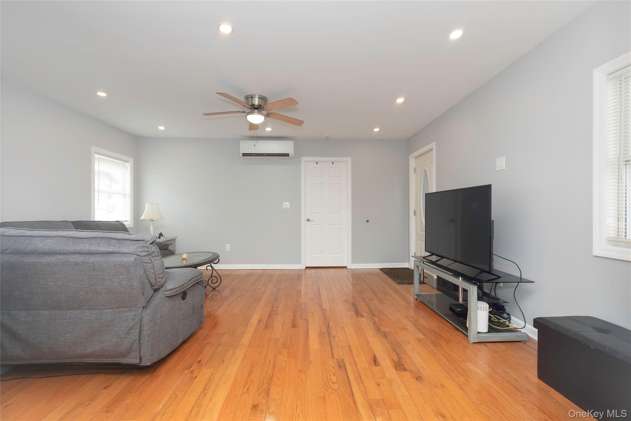 72 Edgewater Park Drive 72c Property Photo 6
